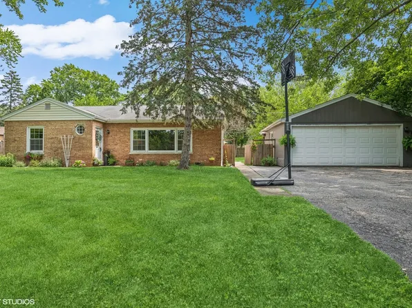 80 N Pleasant Rd, Lake Zurich, IL 60047