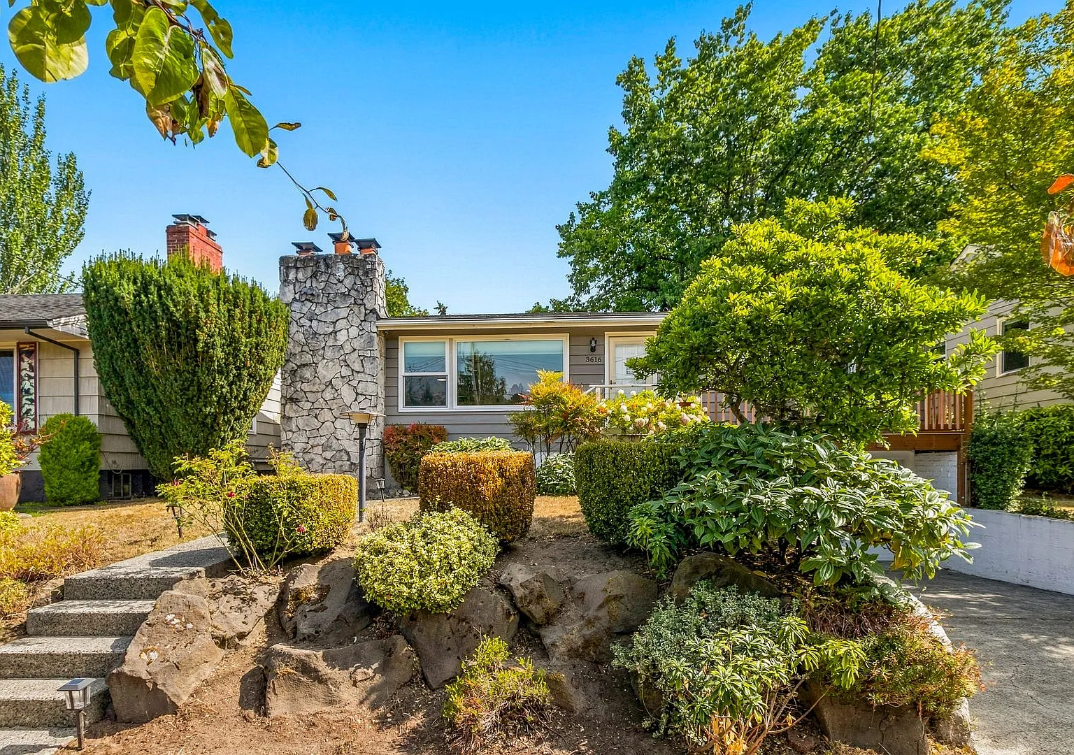 4Bd/2.5Ba Seattle Home — Photo 3