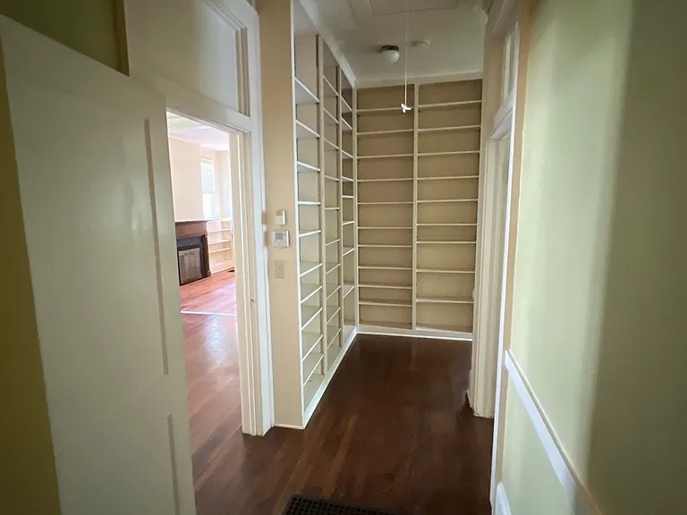 702 Cloverdale Rd — Photo 18