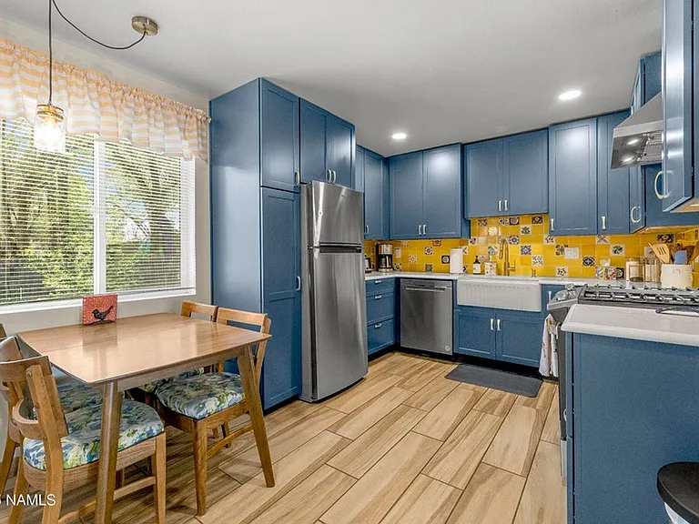 3131 N Park Dr — Photo 3