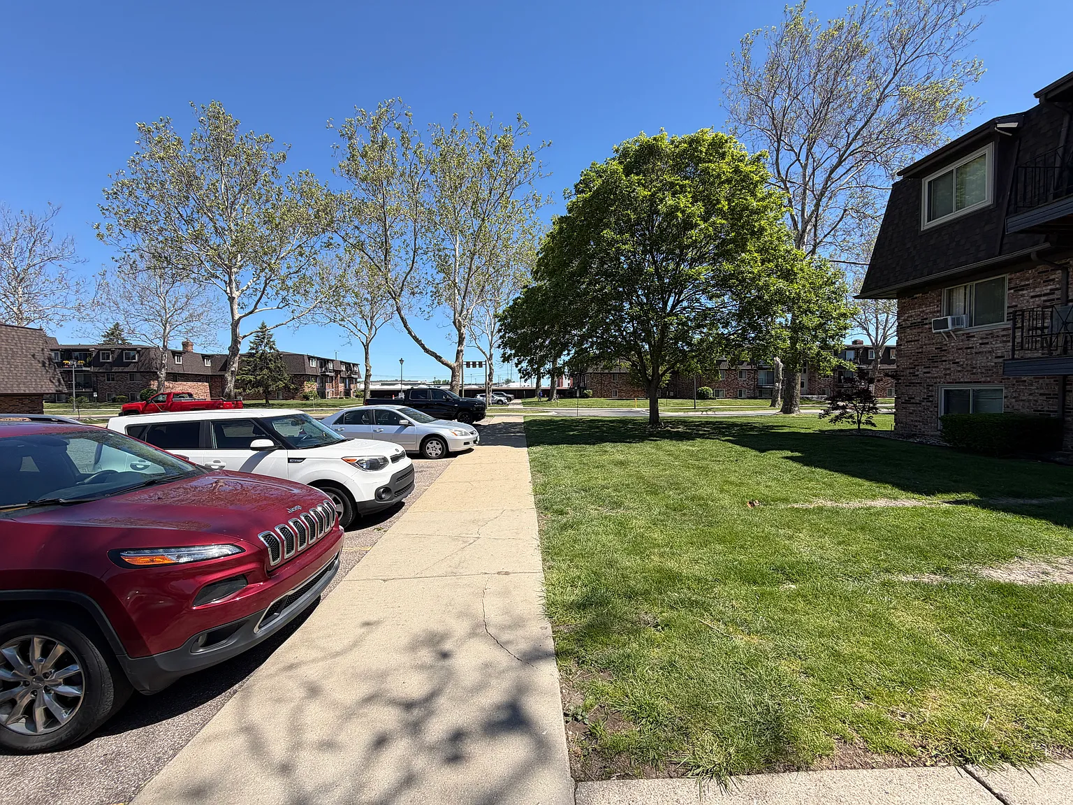 1 bed, 750 sqft, $1,050 — Photo 3