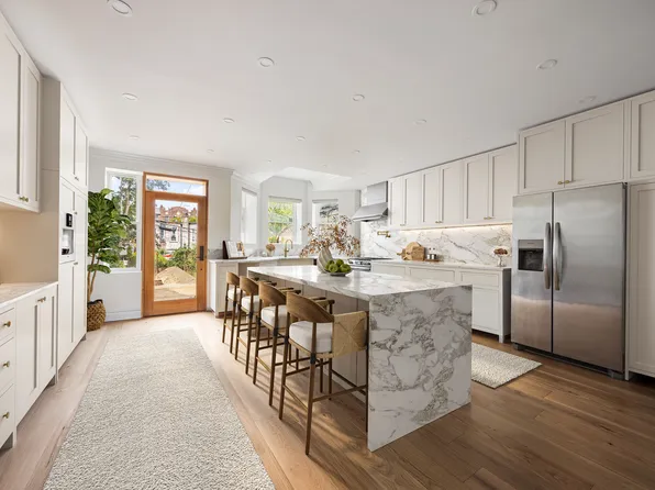 1423 Park Place image 3 of 15