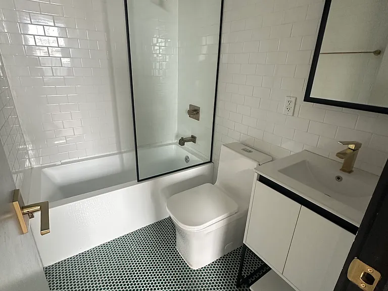 41 Van Wagenen Ave #4LL — Photo 10
