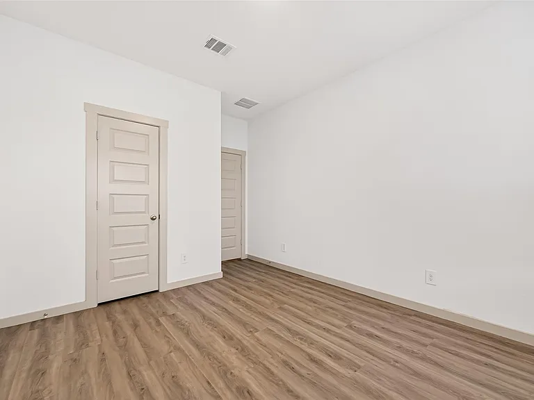 1107 Lakes Edge Ln — Photo 22