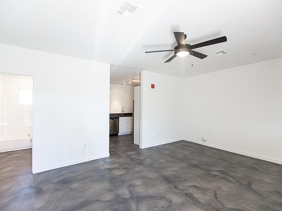 4th image of 3625 N 16th St Suite 109