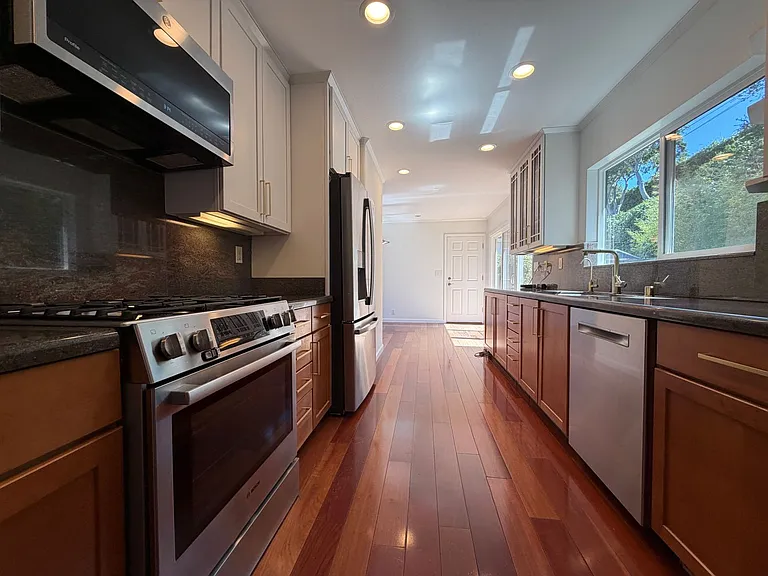 800 Buckland Ave — Photo 10