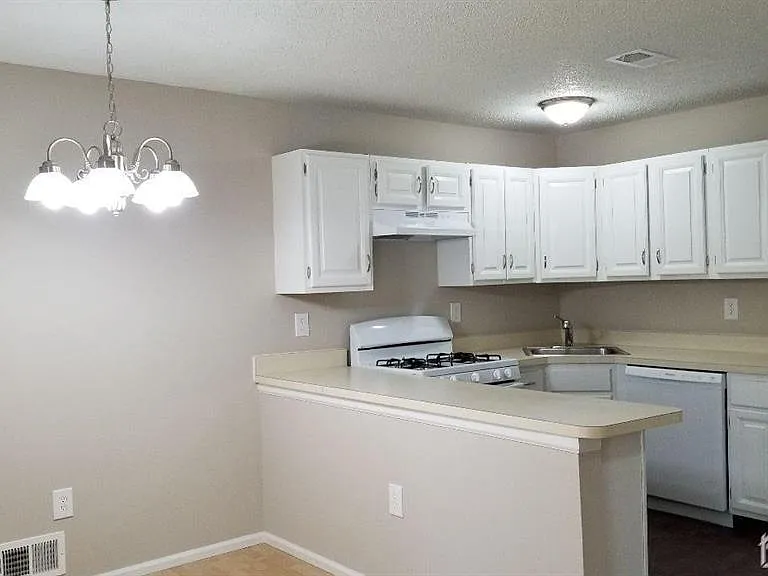 255 Wycoff Way W — Photo 15