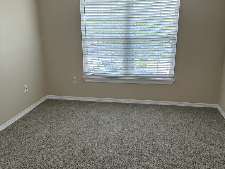 5475 Vineland Rd #8313 — Photo 33