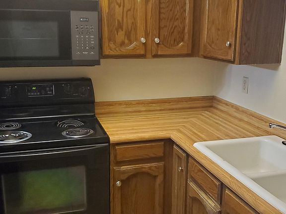 3rd image of 406 E Bruce Ave Unit C