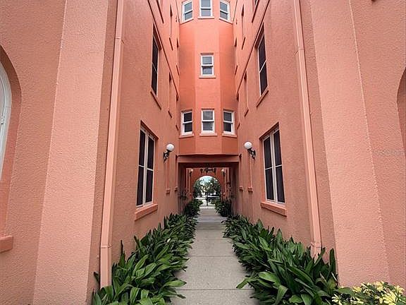 2nd image of 1221 N Palm Ave APT 204