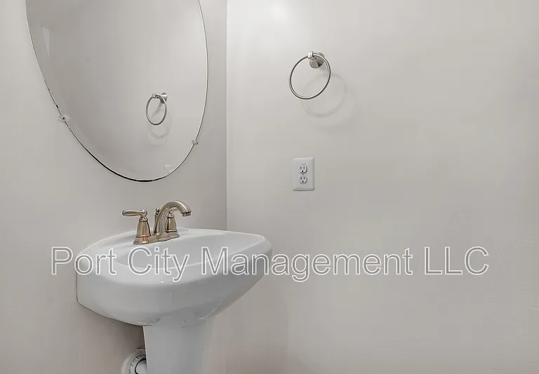 2 W Clement St — Photo 15