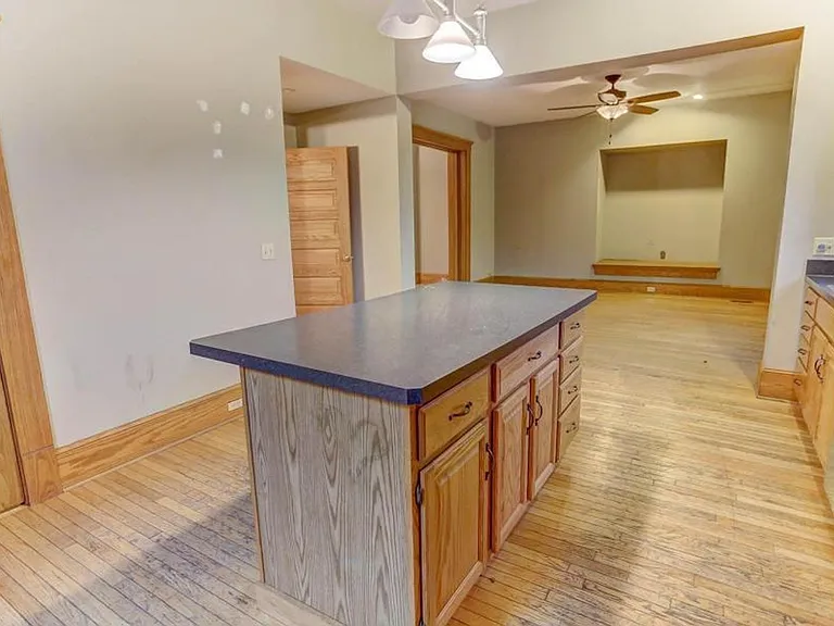 250 Wilber Ave — Photo 10