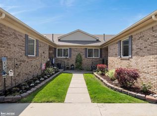 30596 Victoria Ct, Chesterfield, MI