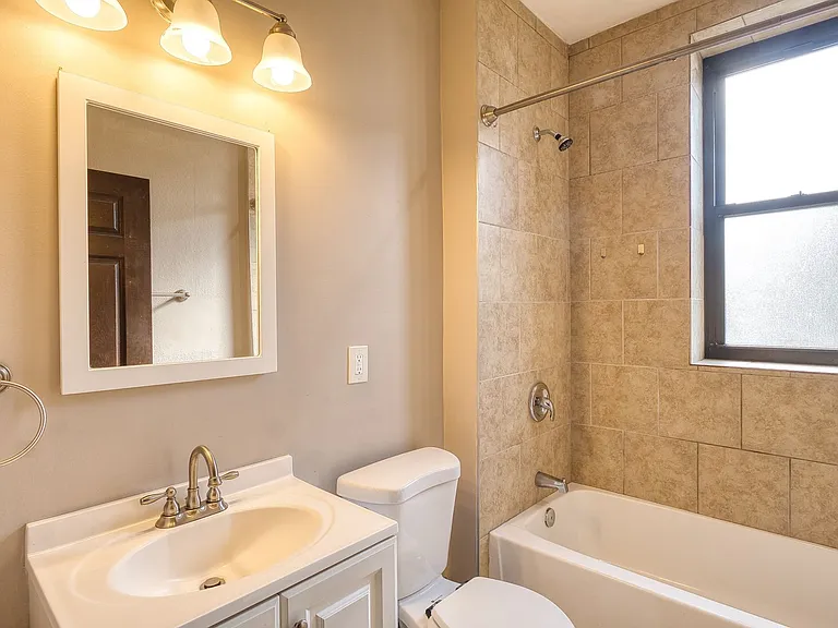 2303 Russell Blvd #1F — Photo 23