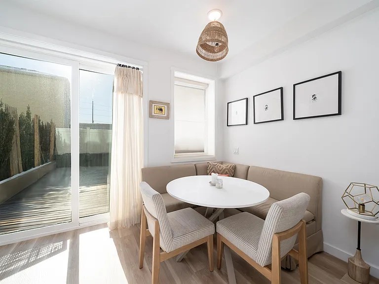 83 Waverly St #1 — Photo 8
