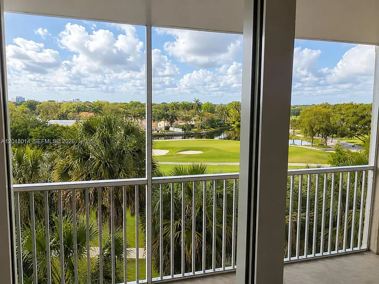 250 Jacaranda Dr #608 — Photo 3