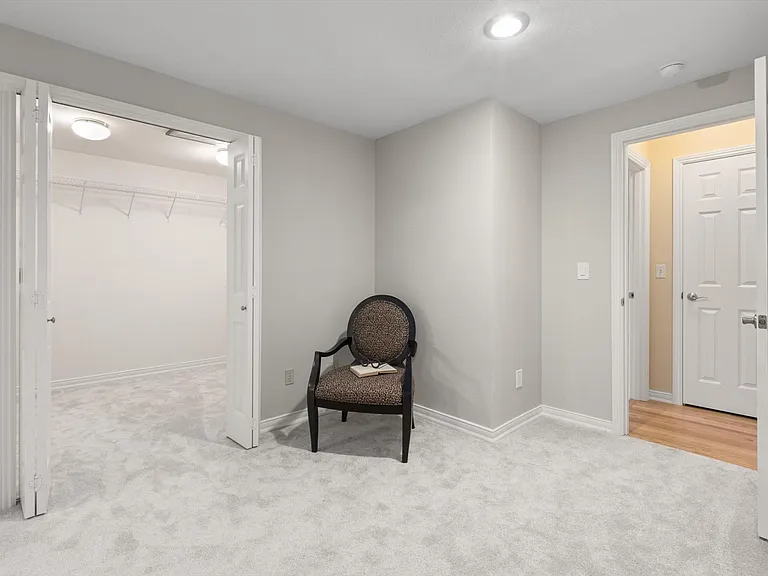 22215 SE 32nd St — Photo 33
