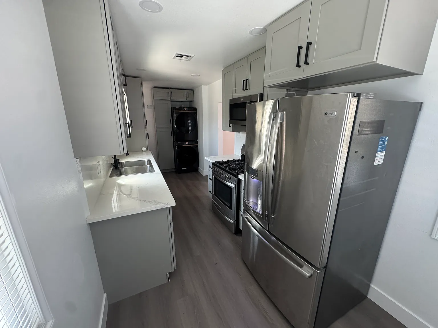 2 bed, 916 sqft, $3,200 — Photo 4