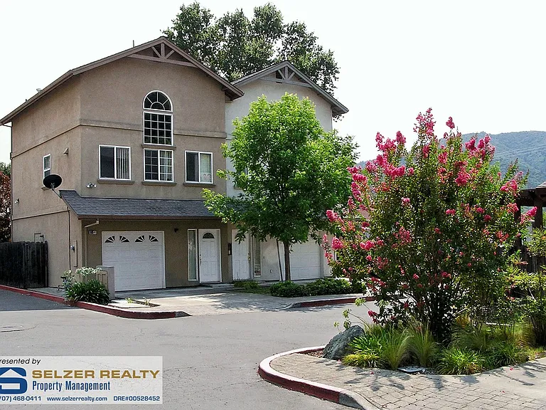 905 Waugh Ln #A-I — Photo 1