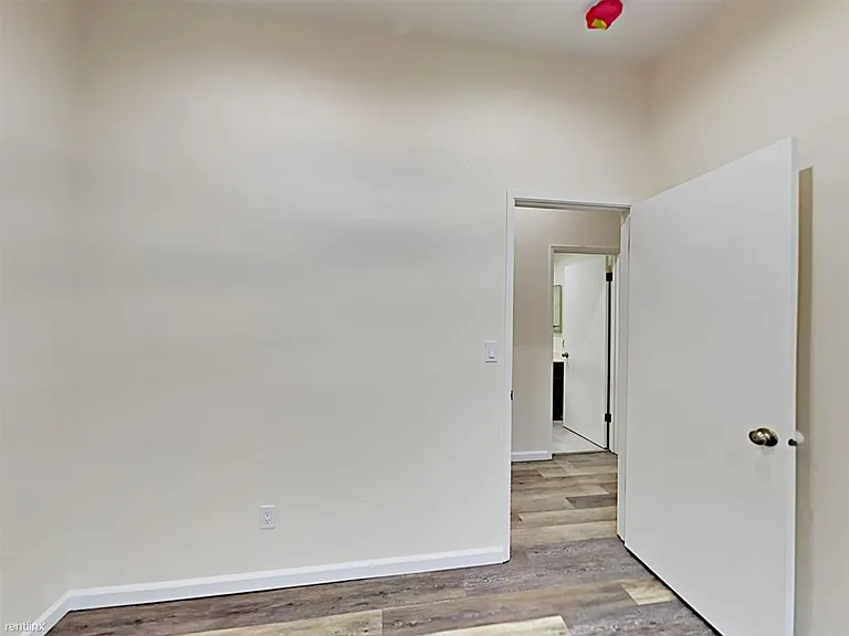 1740 Gateway Dr — Photo 10