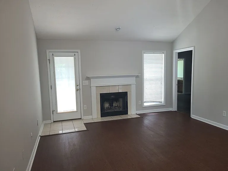 7005 Hunter Hill Ct — Photo 2