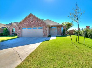 304 Falling Leaf, Moore, OK 73160