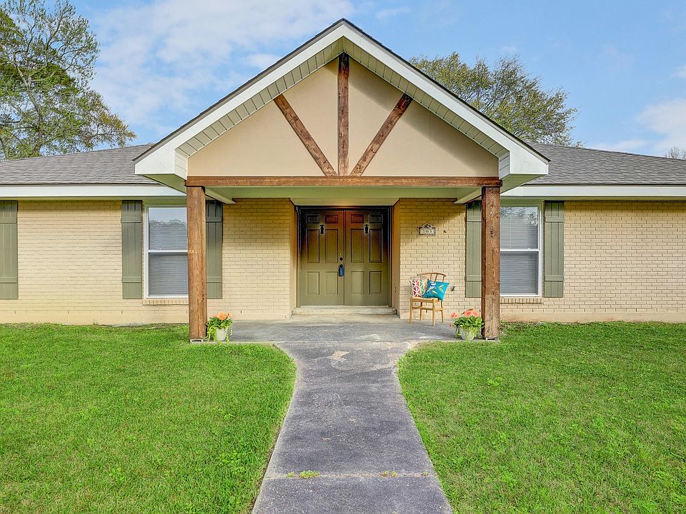 1st image of 103 Woodcrest Dr