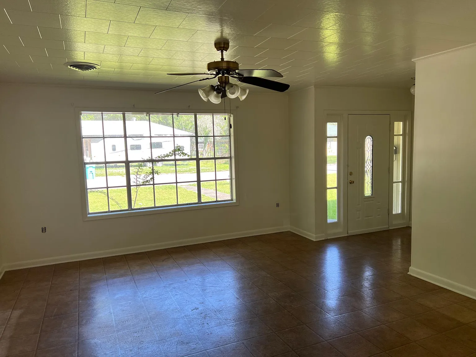 3 bed, 1500 sqft, $1,600 — Photo 2