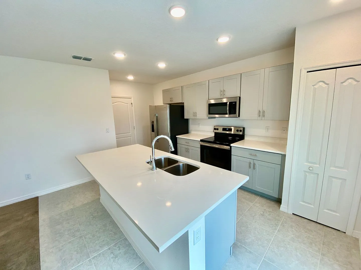 Beautiful Home for rent in Poinciana - 4 bed 2.5 bath plus large bonus room — Photo 3