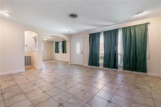 4704 Lake Louise Ave — Photo 3