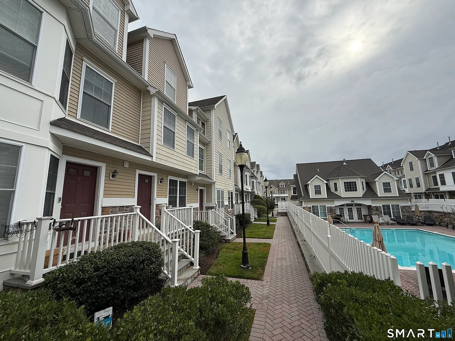 2 bed, 1.5 bath, 1769 sqft, $3,900 — Photo 2