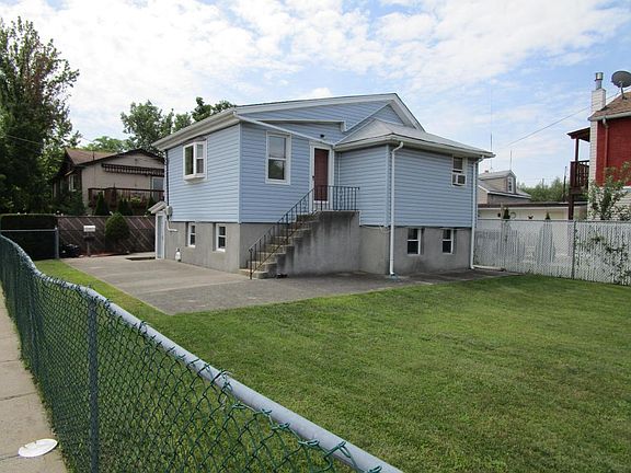 3rd image of 240 Olympia Blvd