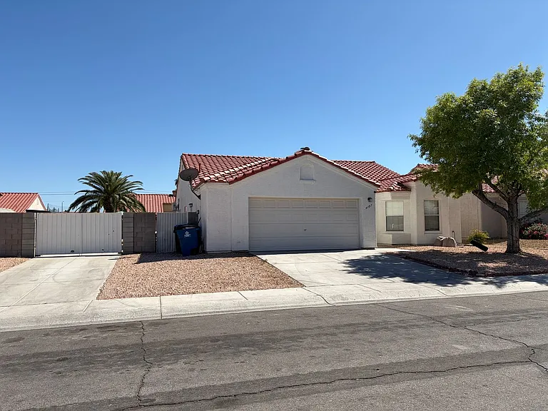 4107 Cutting Horse Ave — Photo 1