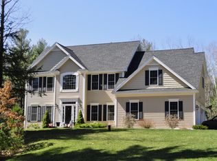 7 Amber Ln, Bedford, NH 03110