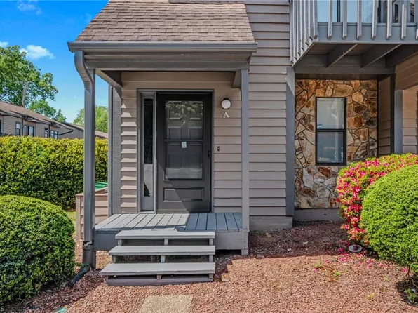 310 Vista Cir APT A, Winston Salem, NC 27106