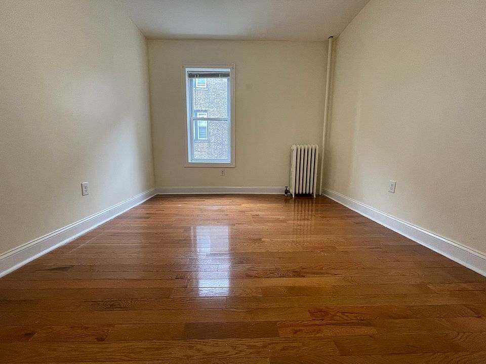 2nd image of 487 Garfield Ave #11E