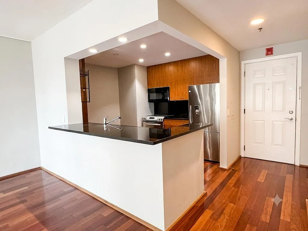 ResidentialLease, Edgewater, NJ, 07020 — Photo 2