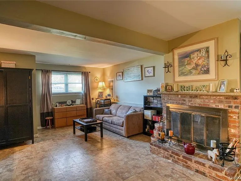 10 Capital Dr — Photo 7