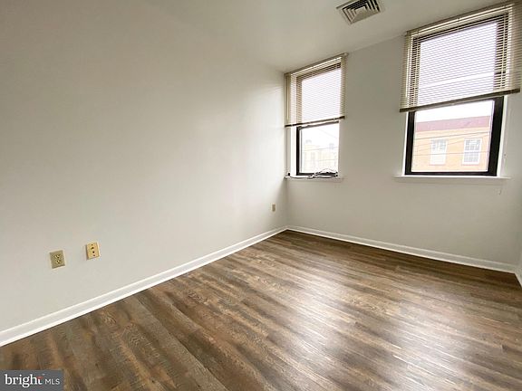 3rd image of 1600 S Bailey St Floor 2