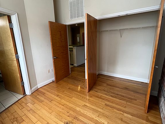3rd image of 1414 W Marshall St Unit 43