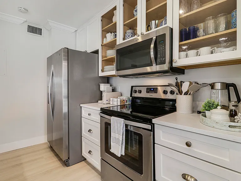 438 Brackenwood Ln S — Photo 8