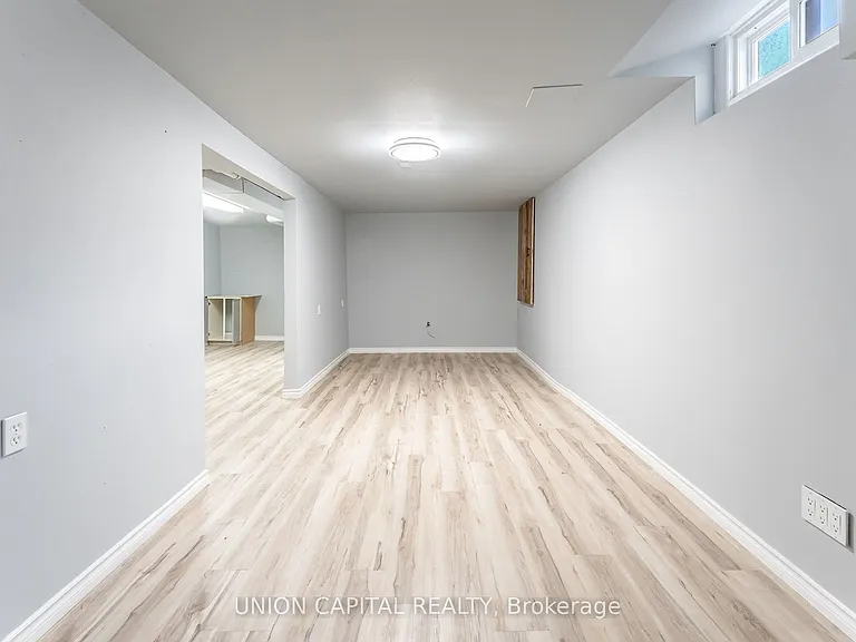 443 Brest Ct — Photo 35
