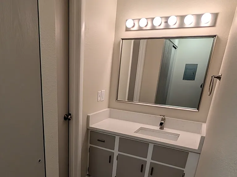 579 Wright St #305 — Photo 9