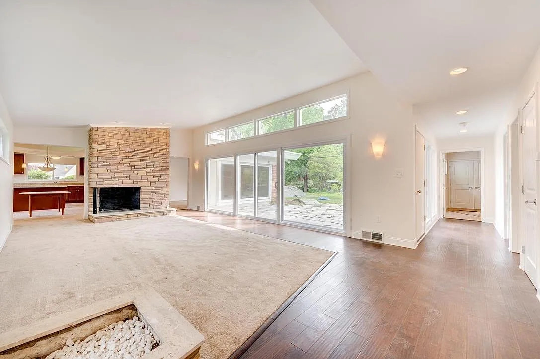 3 bed, 2.5 bath, 2645 sqft, $4,200 — Photo 2