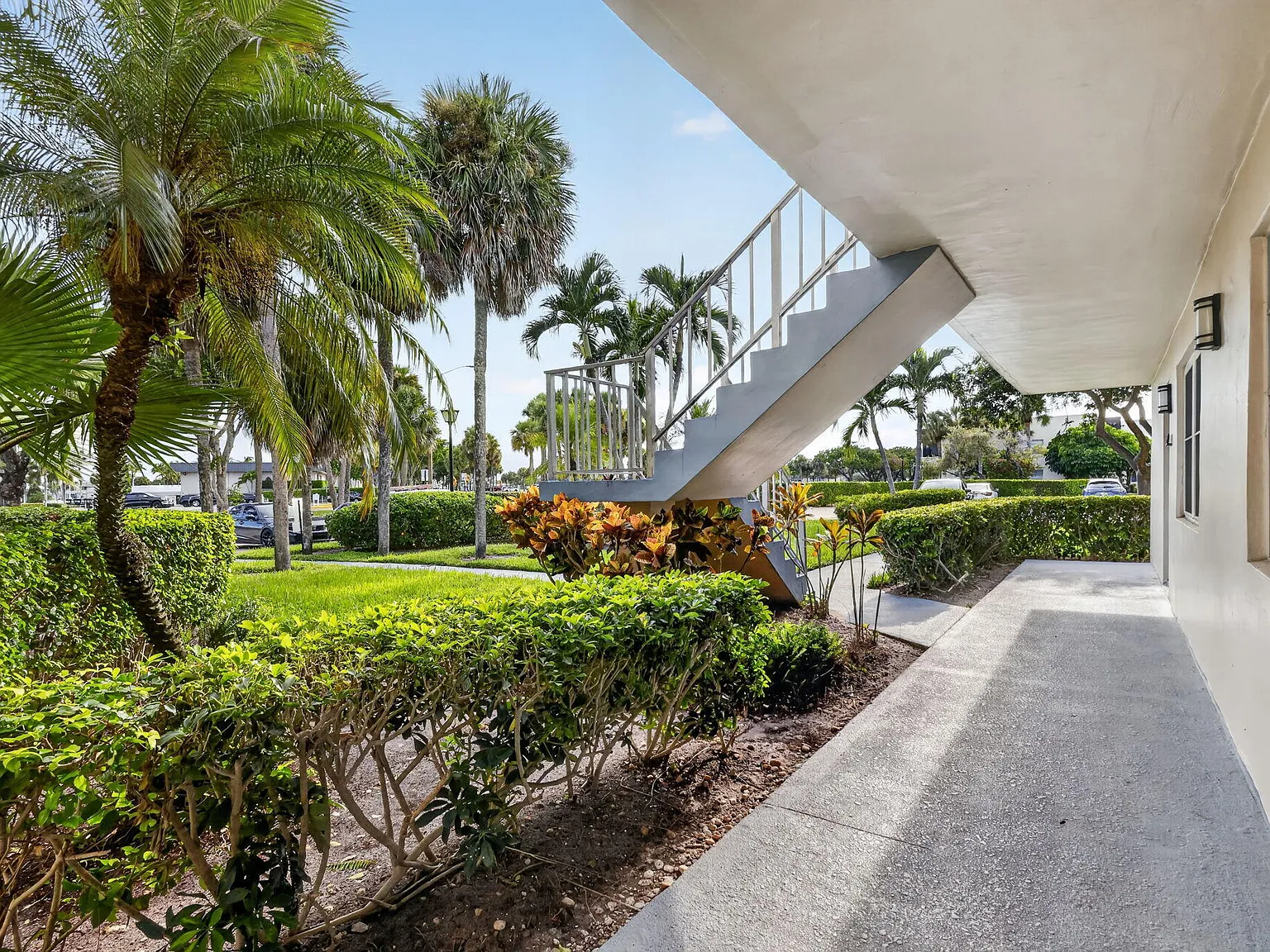 2 bed, 2.0 bath, 907 sqft, $2,000 — Photo 3