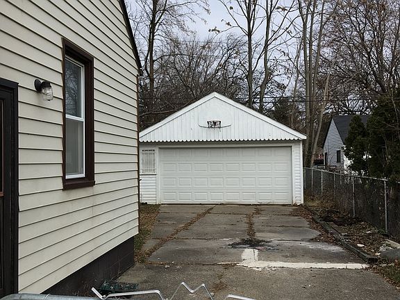 3rd image of 14989 Lincoln Ave