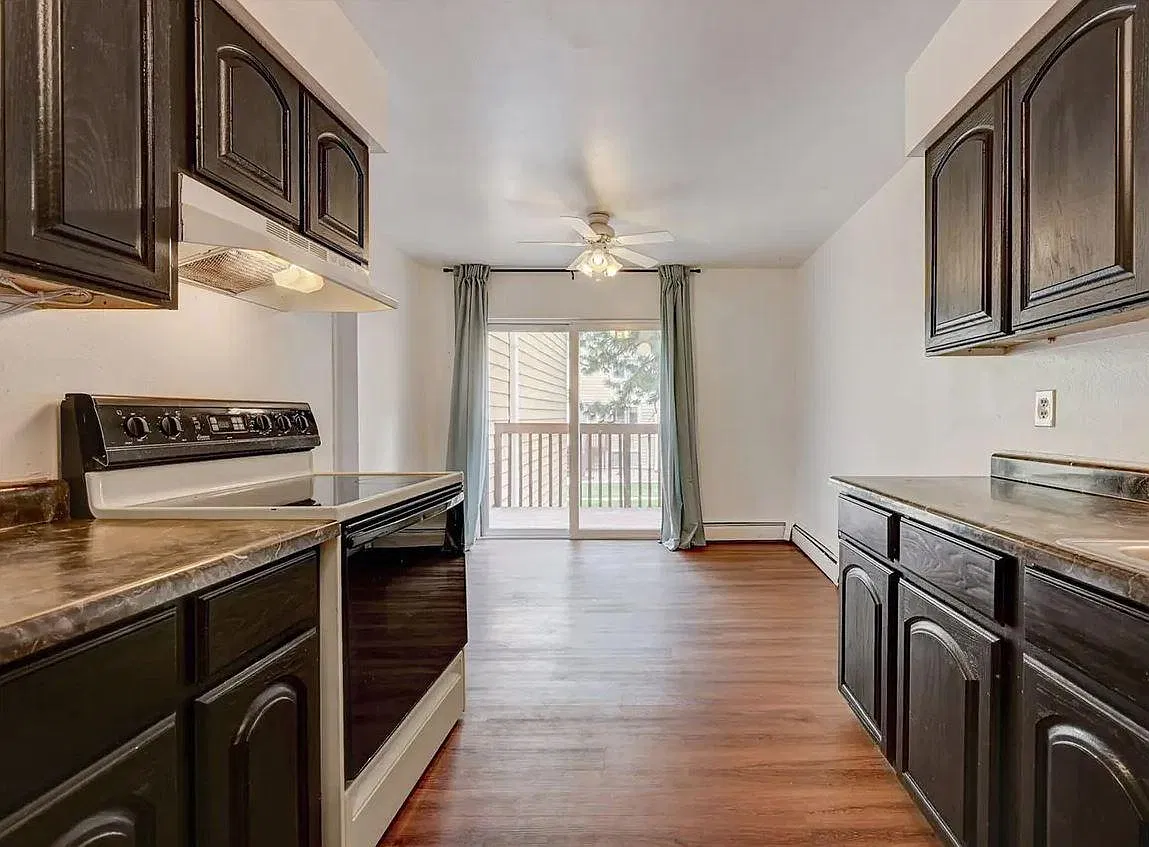 2 bed, 2.5 bath, 1000 sqft, $1,800 — Photo 1