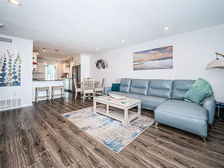 2 Causeway Blvd #208 — Photo 9