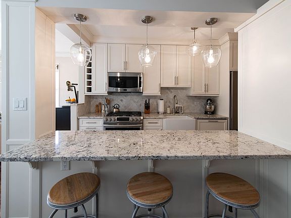 3rd image of 415 E 52nd St APT 6KC