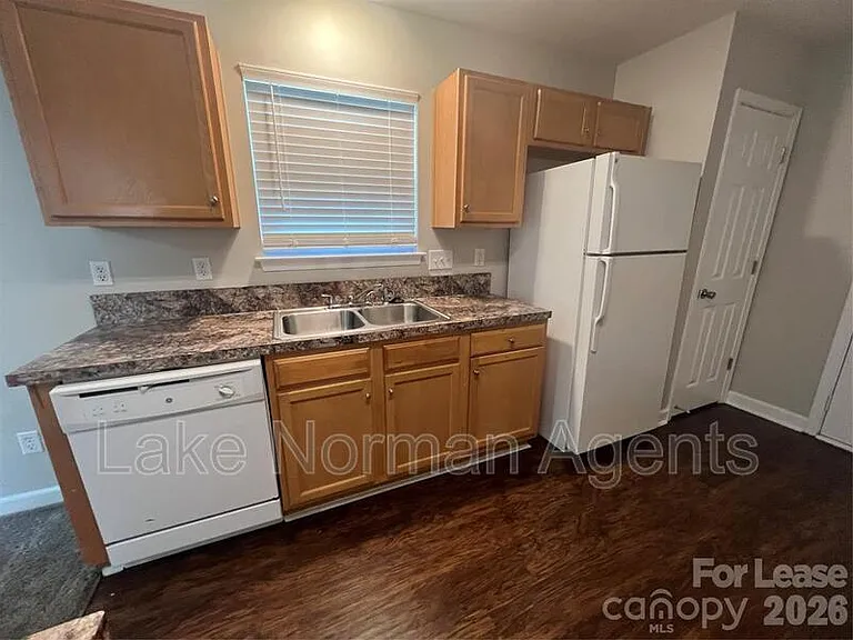 909 Rucker Cliff Dr — Photo 6